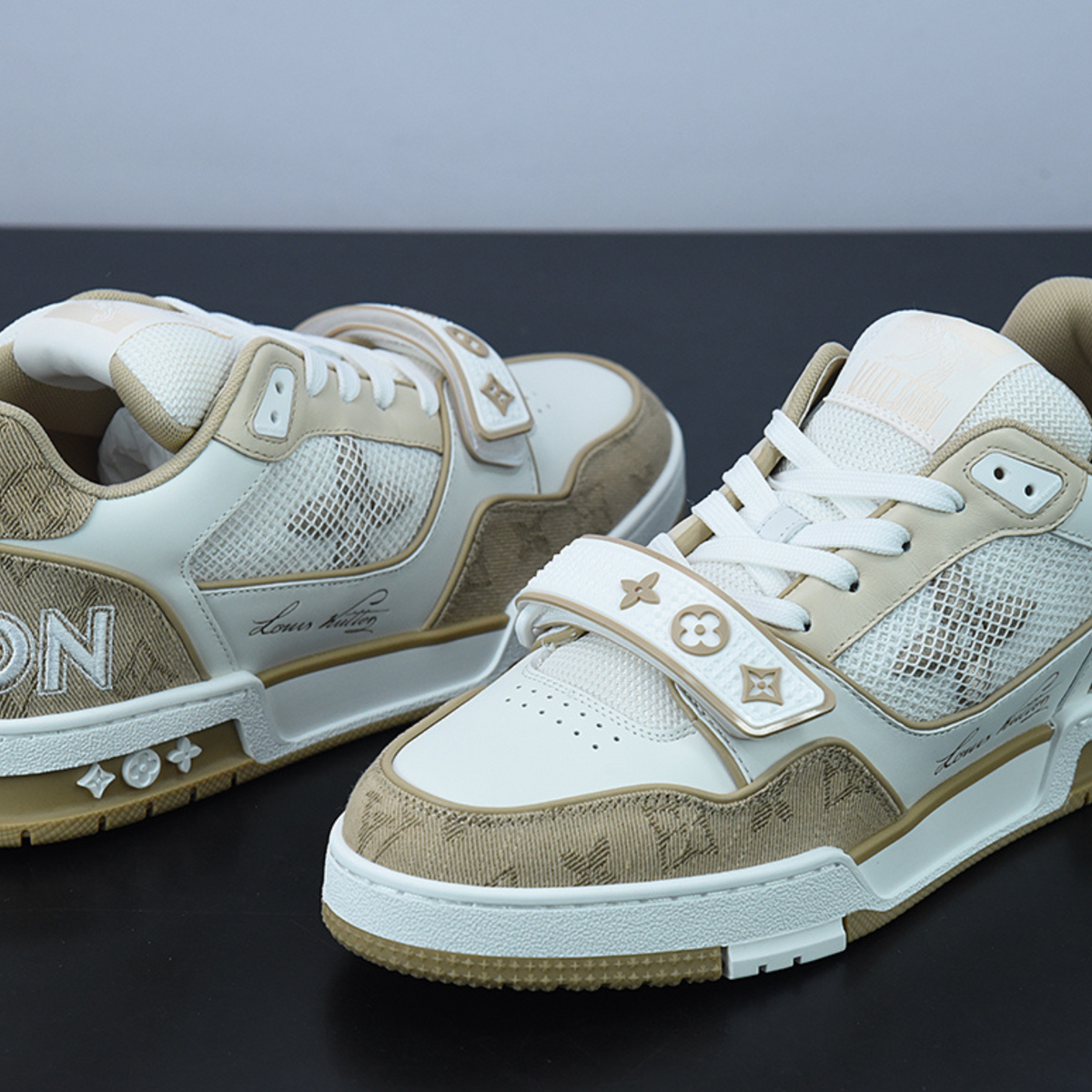 Louis Vuitton Trainer "Beige White Monogram"